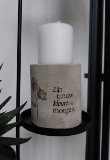 Kaarsenstandaard rustiek - Zijn trouw kleurt.. (incl. mini stompkaars)