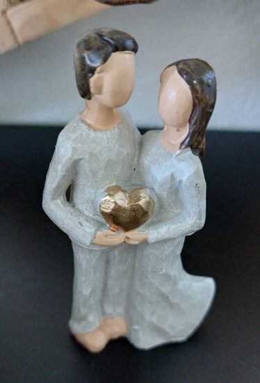 Beeldje paar met gouden hart