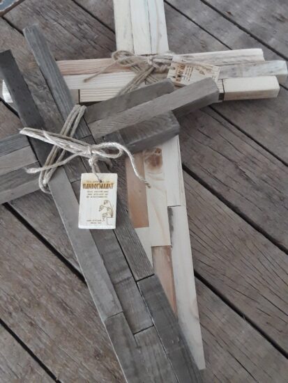 Houten kruis Authentiek Donker M