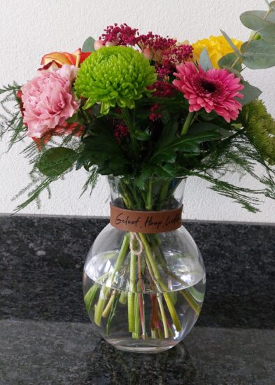 Hoge Vaas met leren band: Geloof, hoop en heel veel liefde