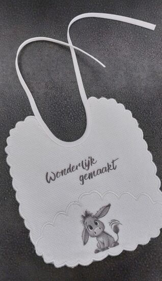 Baby slabbetje ezeltje, Wonderlijk gemaakt