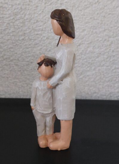 Beeldje Moeder en zoon